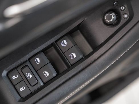 New 2025 Jeep Grand Cherokee Altitude image 36