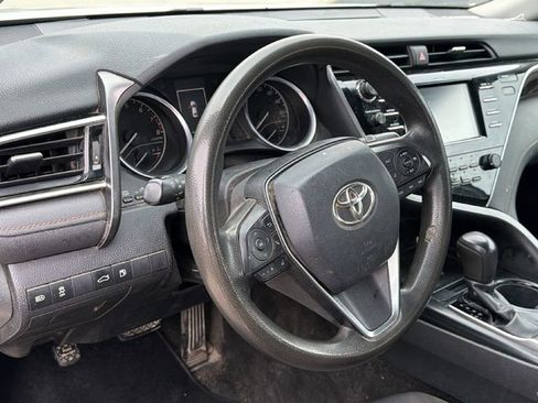 Used 2018 Toyota Camry LE FWD image 9