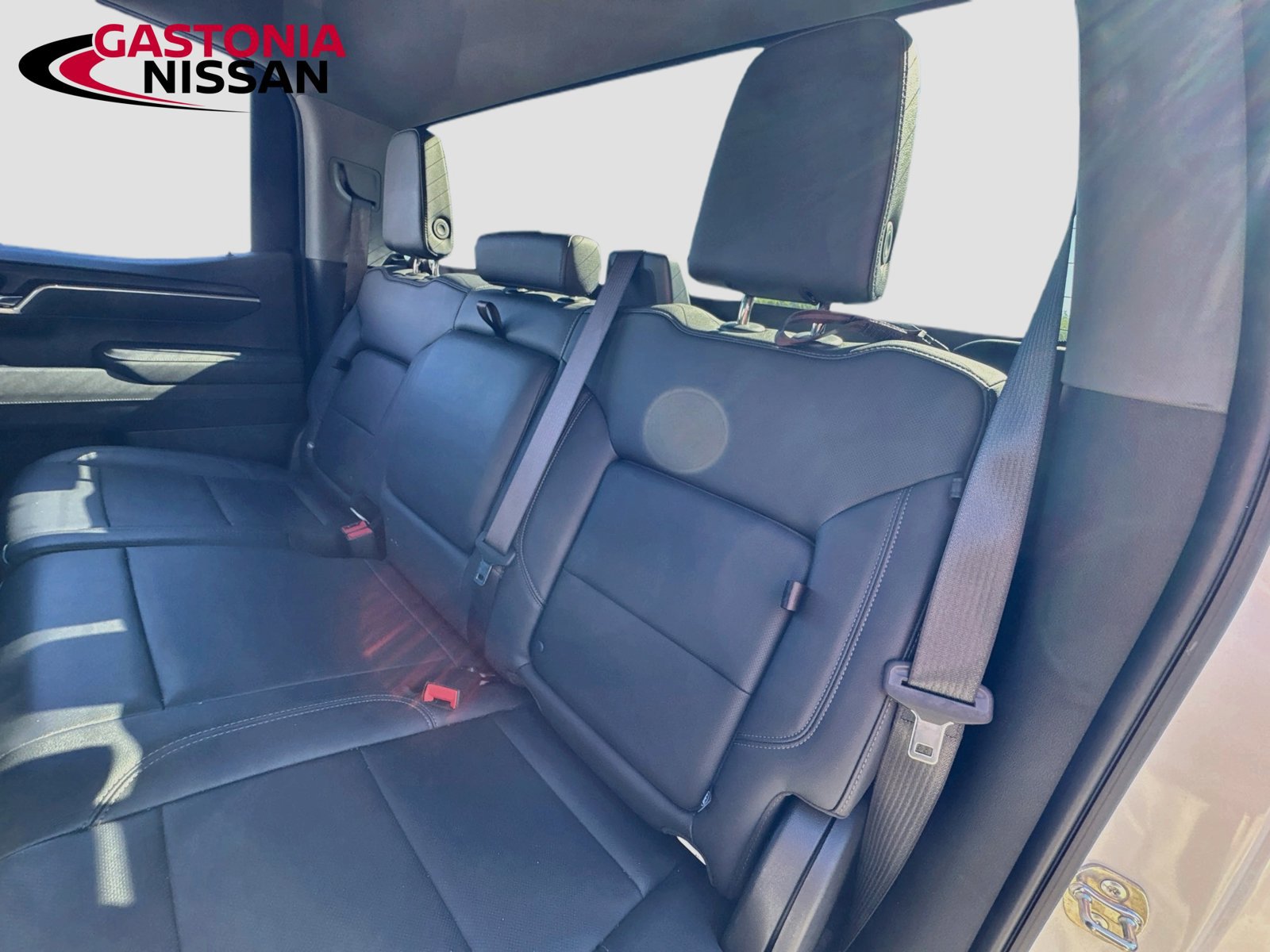 Used 2025 GMC Sierra 1500 SLT AWD/4WD image 32