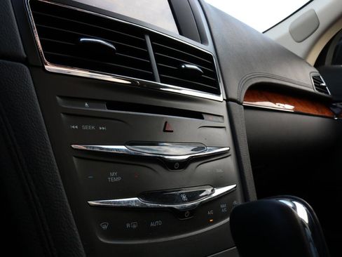 Used 2019 Lincoln MKT AWD image 29