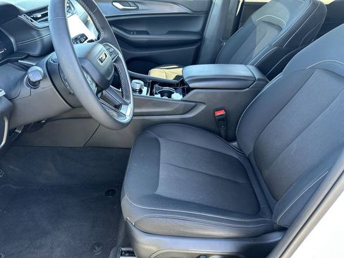 Certified 2023 Jeep Grand Cherokee Laredo image 13