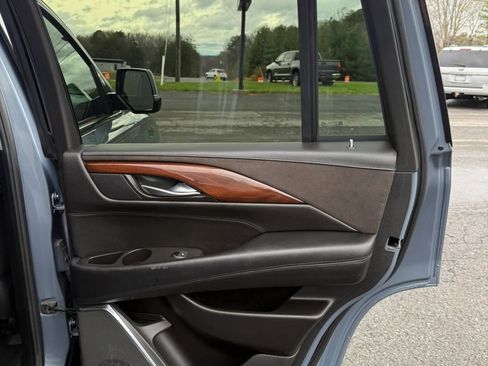 Used 2016 Cadillac Escalade Premium image 32