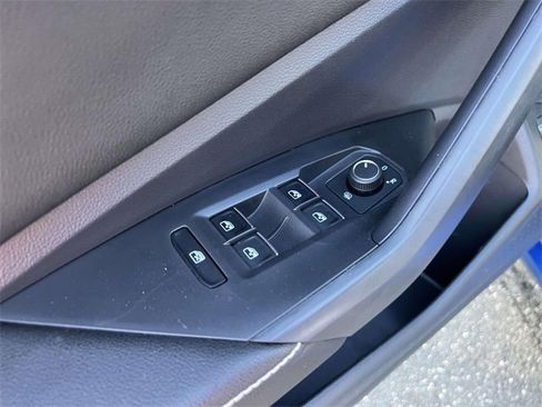 Used 2023 Volkswagen Jetta SE w/ Panoramic Sunroof Package image 15