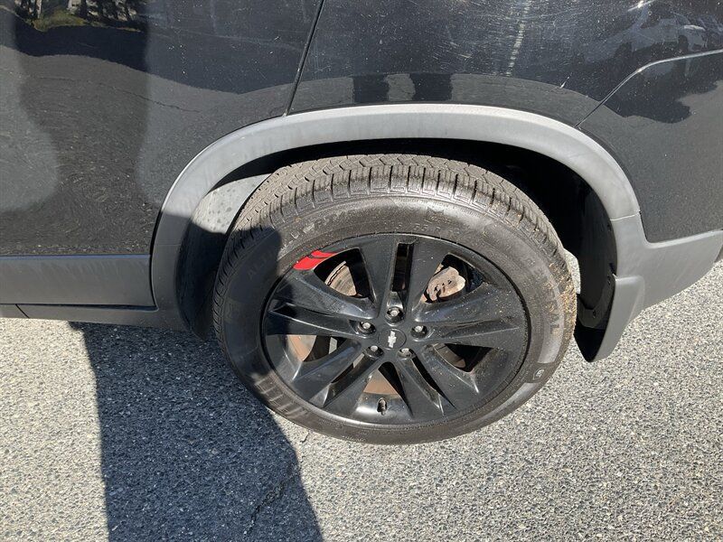 Used 2019 Chevrolet Trax LT w/ Sun & Sound Package AWD/4WD image 10