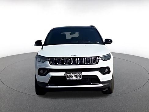 Used 2025 Jeep Compass Limited image 12