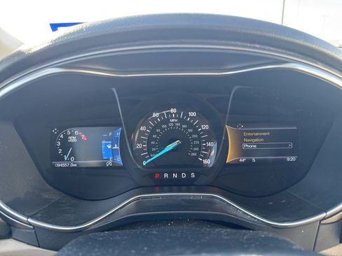 Used 2017 Ford Fusion SE w/ Fusion SE Technology Package image 12