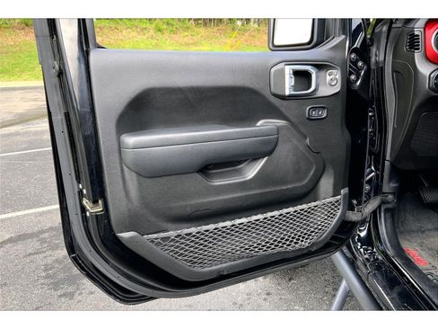 Used 2022 Jeep Gladiator Rubicon w/ Trailer Tow Package AWD/4WD image 21