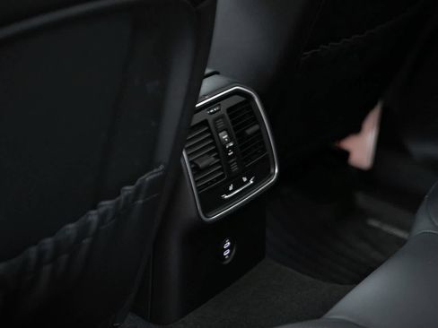 Certified 2026 Porsche Macan AWD/4WD image 35