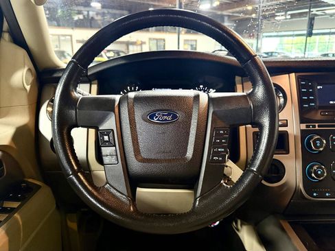 Used 2015 Ford Expedition XLT RWD image 25