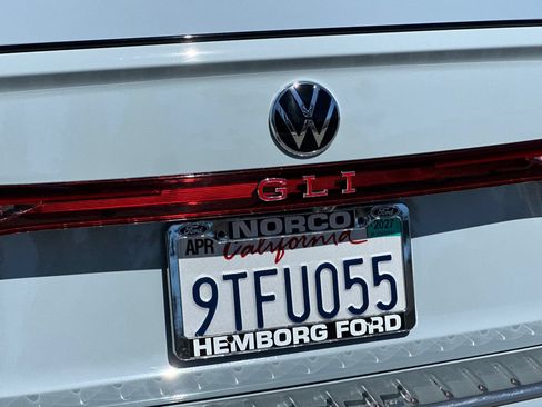 Used 2025 Volkswagen Jetta GLI Autobahn FWD image 25