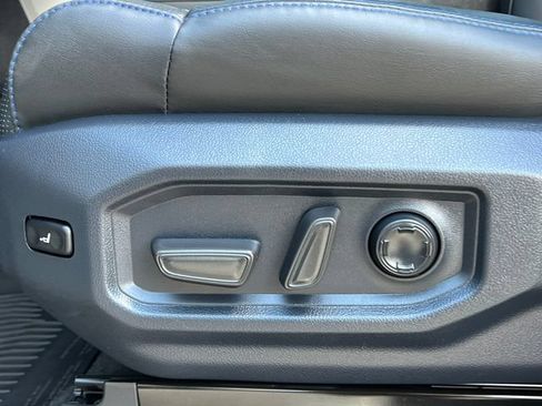 Used 2026 Toyota Tundra Platinum AWD/4WD image 16