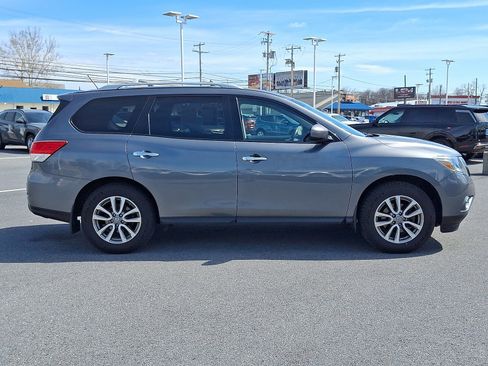 Used 2015 Nissan Pathfinder SV w/ Cargo Package image 4