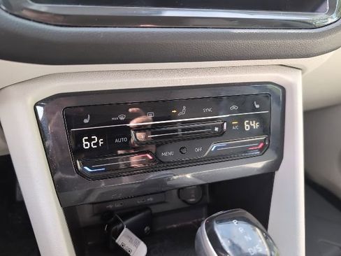 Used 2022 Volkswagen Tiguan SE image 19