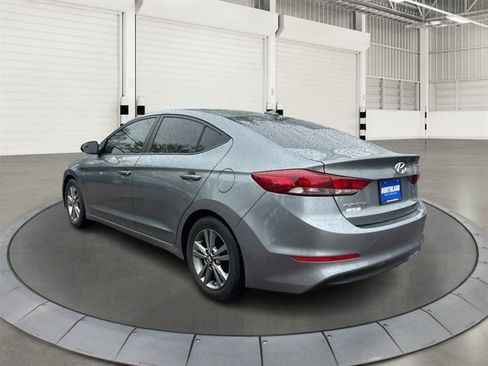 Used 2017 Hyundai Elantra SE FWD image 2