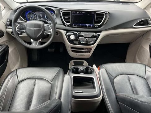 Used 2022 Chrysler Pacifica Touring-L FWD image 14