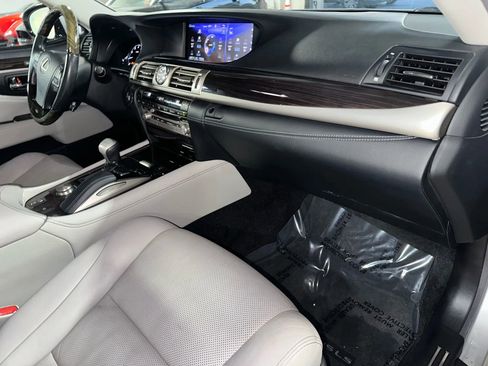 Used 2017 Lexus LS 460 F Sport image 38
