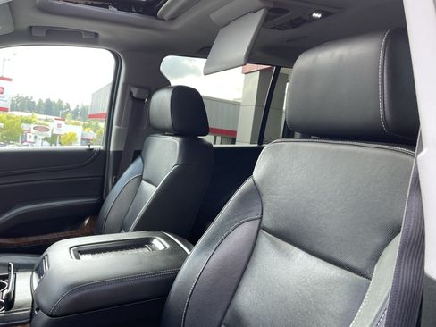 Used 2017 Chevrolet Suburban Premier AWD/4WD image 21