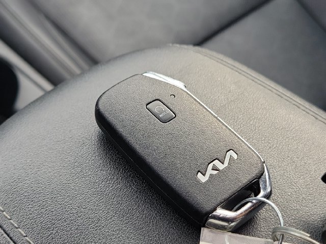 Used 2024 Kia Seltos EX AWD/4WD image 32