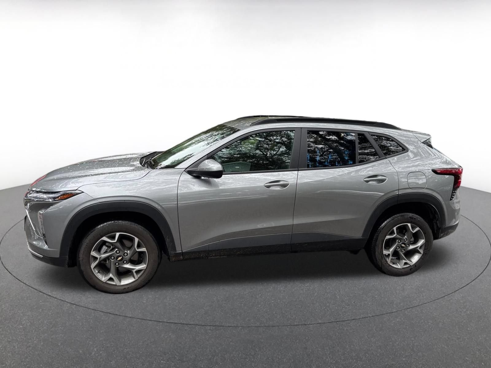 Used 2025 Chevrolet Trax LT FWD image 7