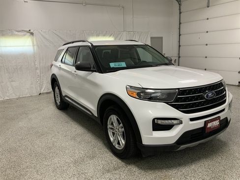 Used 2024 Ford Explorer XLT w/ Equipment Group 202A image 4