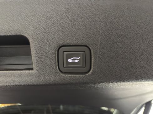 Used 2025 Chevrolet Traverse RS image 26