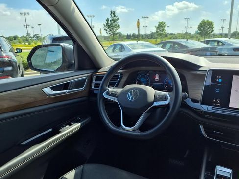 Used 2024 Volkswagen Atlas SE AWD/4WD image 21