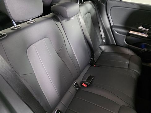 Certified 2025 Mercedes-Benz GLA 250 image 27