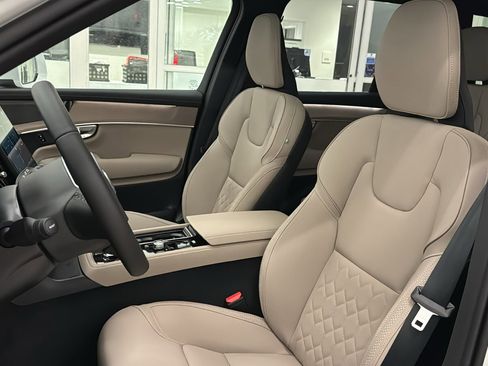 Used 2026 Volvo XC90 B6 Plus w/ Protection Package Premier image 23