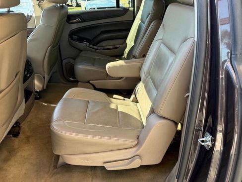 Used 2015 Chevrolet Suburban LT image 10