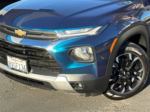 Used 2021 Chevrolet TrailBlazer LT image 3