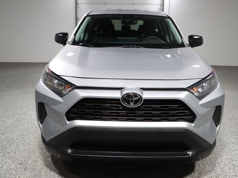 Used 2022 Toyota RAV4 LE image 4
