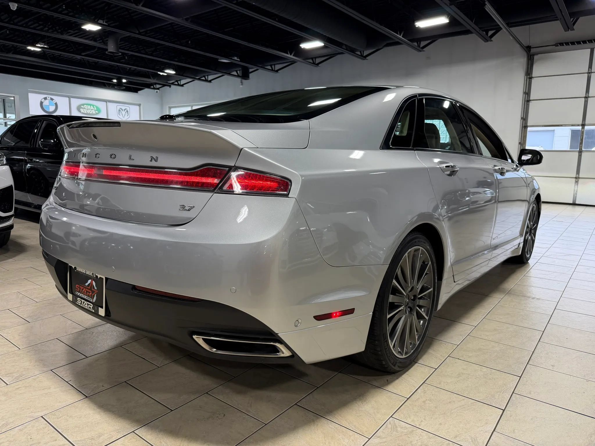 Used 2013 Lincoln MKZ FWD image 6