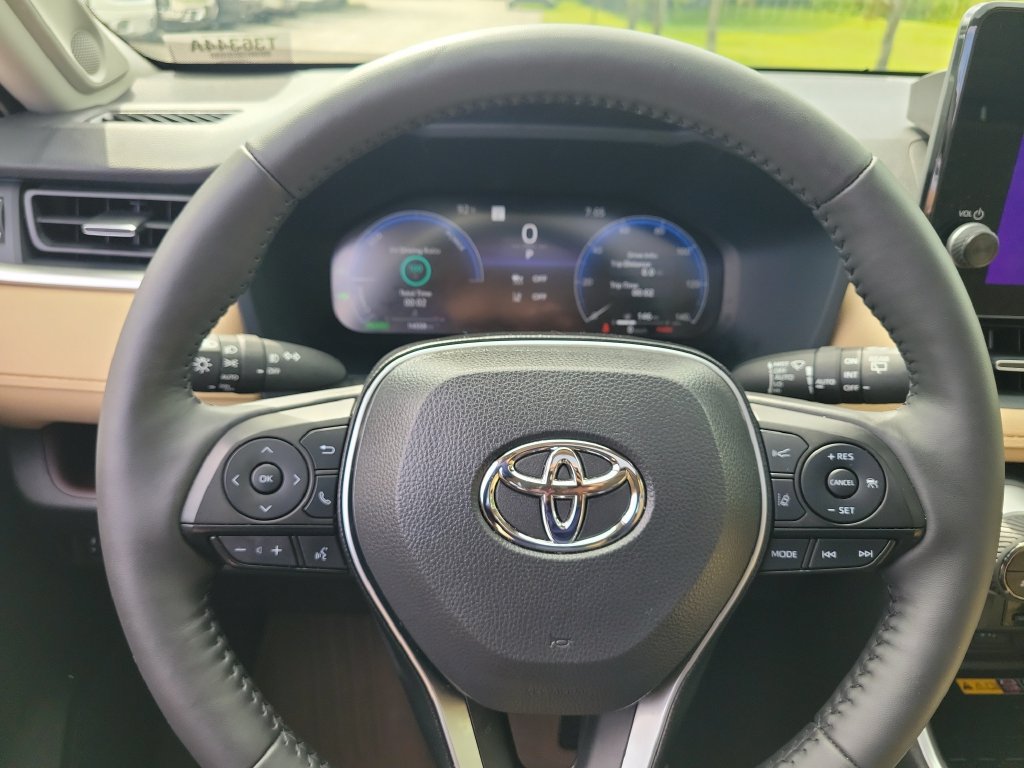 Used 2025 Toyota RAV4 Limited w/ Advanced Technology Package AWD/4WD image 8