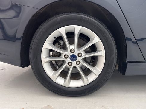 Used 2020 Ford Fusion SE image 11