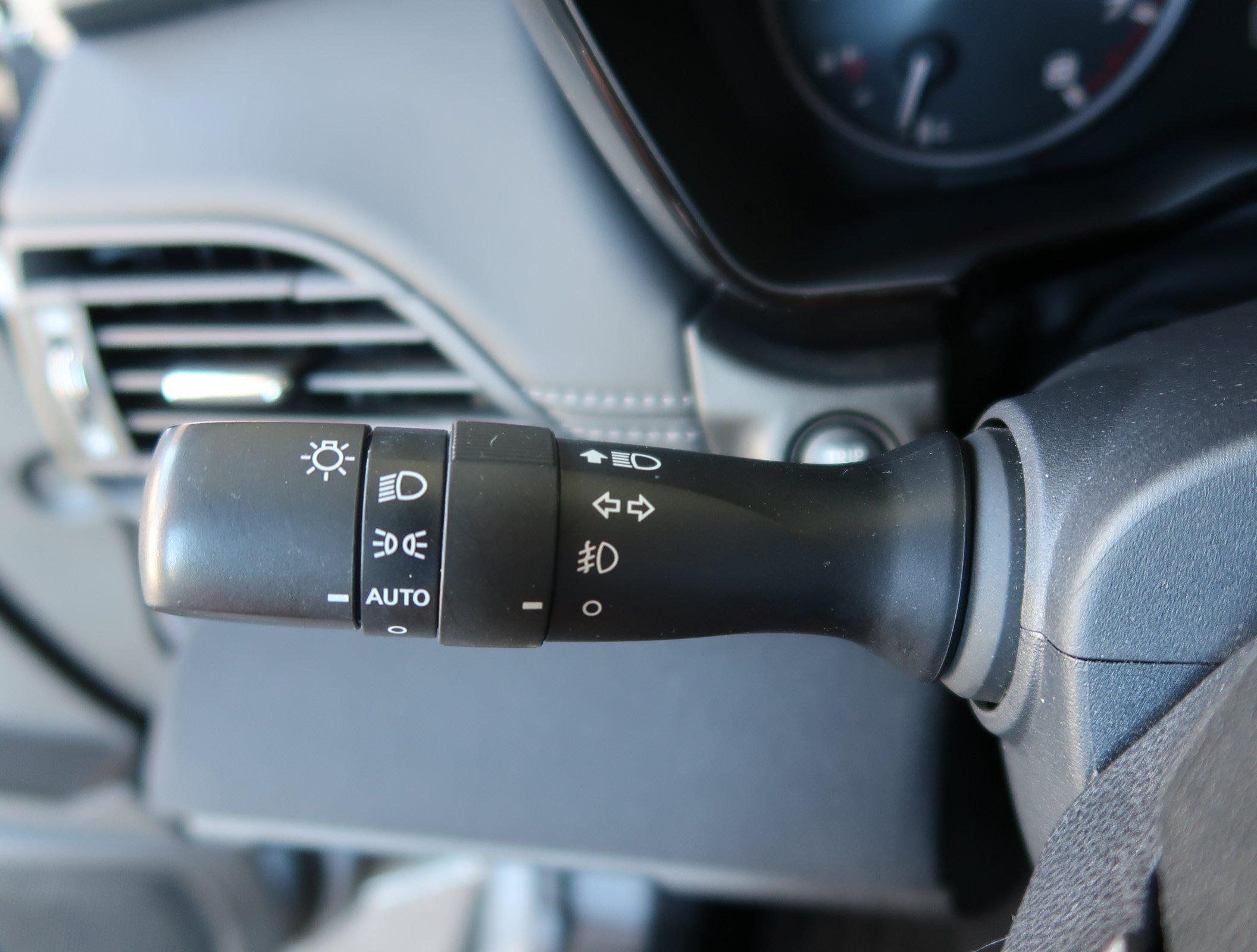 Used 2024 Subaru Outback Premium AWD/4WD image 21