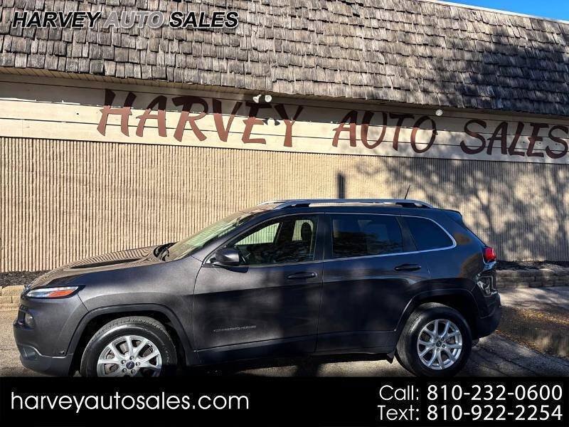 Used 2018 Jeep Cherokee Latitude Plus w/ Cold Weather Group AWD/4WD image 1