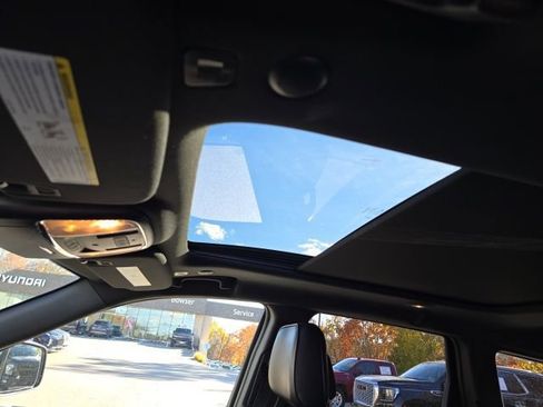 Used 2018 Jeep Grand Cherokee Overland image 12