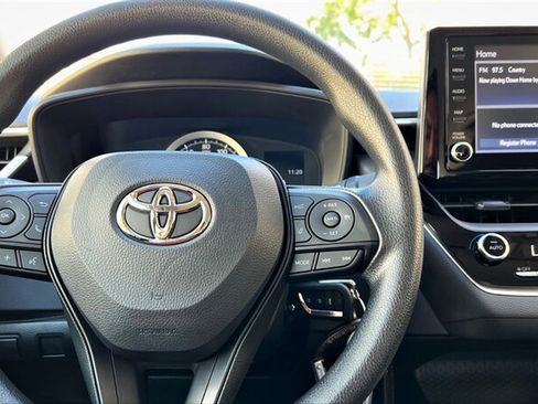 Used 2022 Toyota Corolla LE FWD image 9