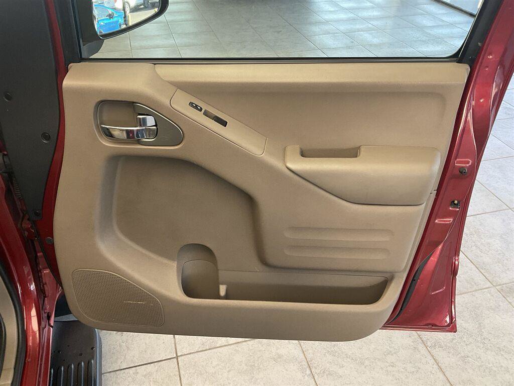 Used 2016 Nissan Frontier SV w/ SV Value Truck Package AWD/4WD image 13