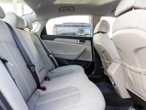 Used 2017 Hyundai Sonata SE FWD image 16