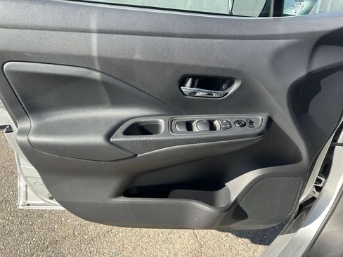 Used 2025 Nissan Versa SV image 18