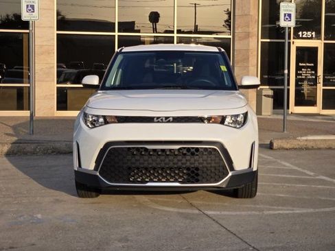 Certified 2025 Kia Soul LX w/ LX Technology Package FWD image 2