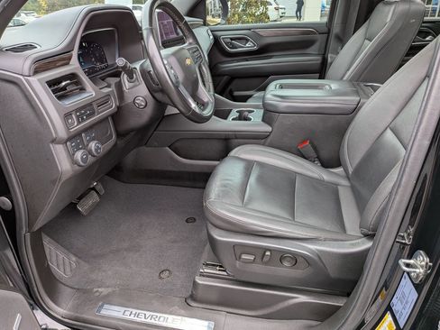 Used 2023 Chevrolet Suburban LT w/ Luxury Package image 14