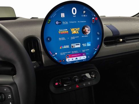 Used 2025 MINI Cooper 2-Door Hardtop FWD image 17