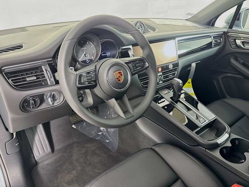 New 2026 Porsche Macan AWD/4WD image 4