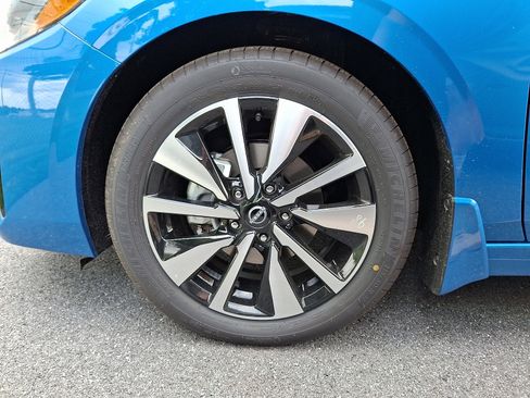 New 2025 Nissan Sentra SV w/ SV Premium Package image 4