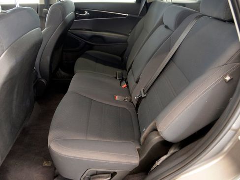 Used 2018 Kia Sorento L image 27