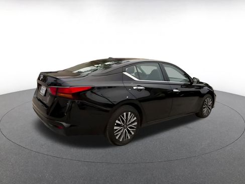 Used 2025 Nissan Altima 2.5 SV image 15