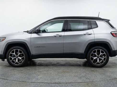 Used 2025 Jeep Compass Limited image 5