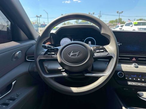 Used 2024 Hyundai Elantra SEL FWD image 12